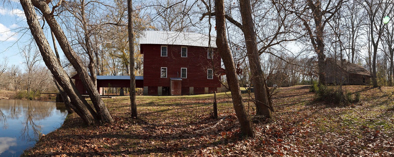 Mill pano river1